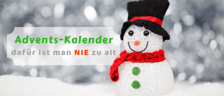 Kleiner Schneemann mit Zylinder und rotem Schal freut sich auf einen Adventskalender